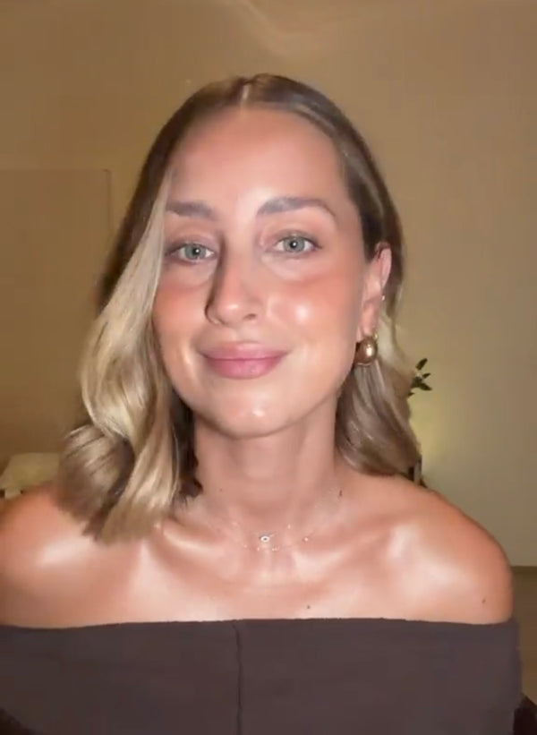 Makeup Artist using The Glow Brush